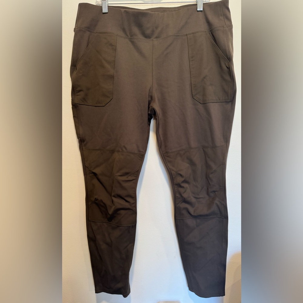 Women's Cropped Pants in Brown